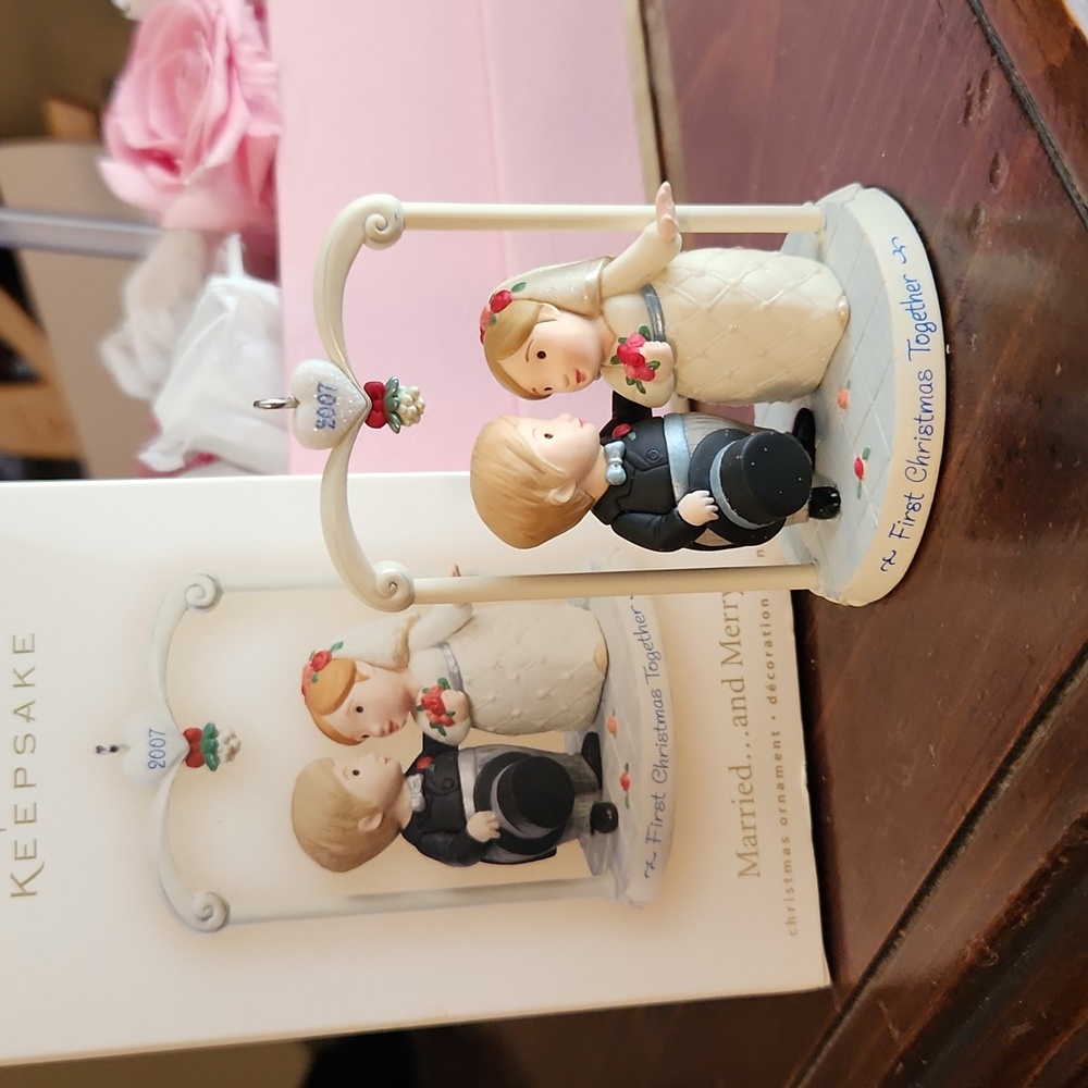2/$8 Hallmark Christmas keepsake 2007